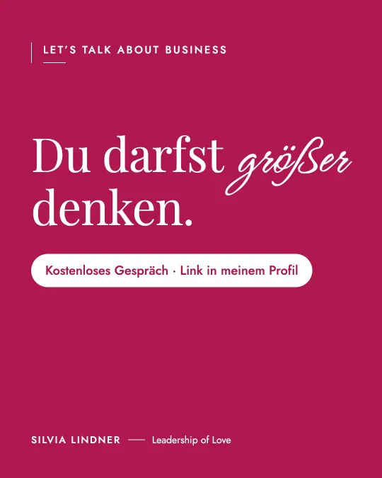 Muster Schlusskarte in Magenta: „Du darfst größer denken.“